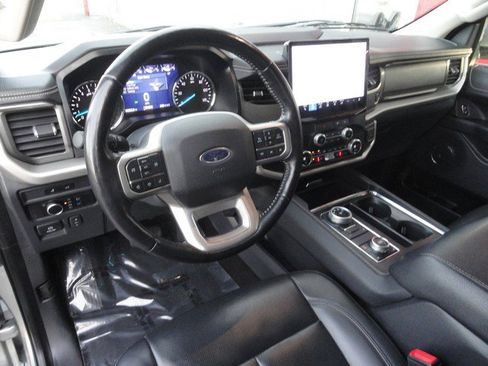 Used 2023 Ford Expedition Max XLT image 11