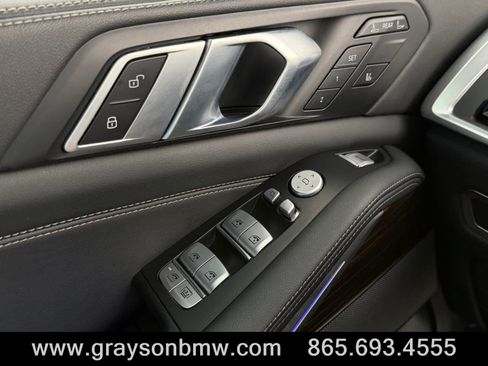 Used 2025 BMW X7 xDrive40i AWD/4WD image 32
