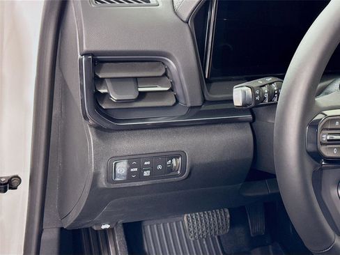 New 2026 GMC Terrain AT4 AWD/4WD image 4