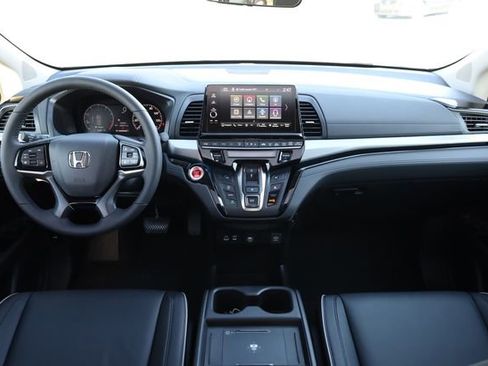 New 2026 Honda Odyssey Touring image 13