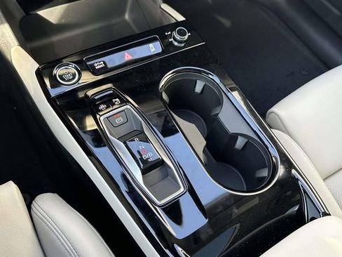 New 2025 Audi Q6 e-tron Premium Plus AWD/4WD image 12