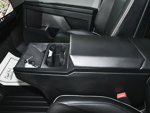 Used 2025 Tesla Cybertruck AWD Crew Cab image 46