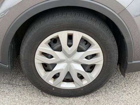 Used 2019 Toyota C-HR LE FWD image 7