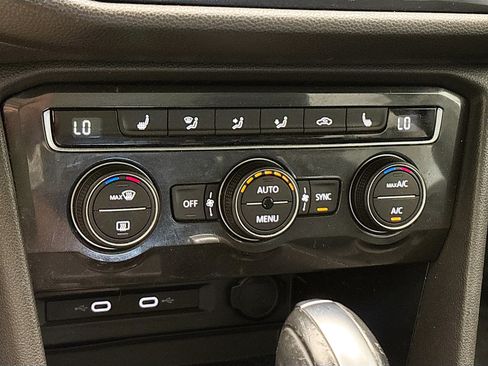 Used 2021 Volkswagen Tiguan SE image 11