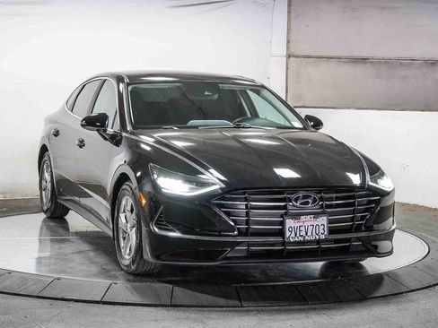 Used 2023 Hyundai Sonata SE FWD image 2
