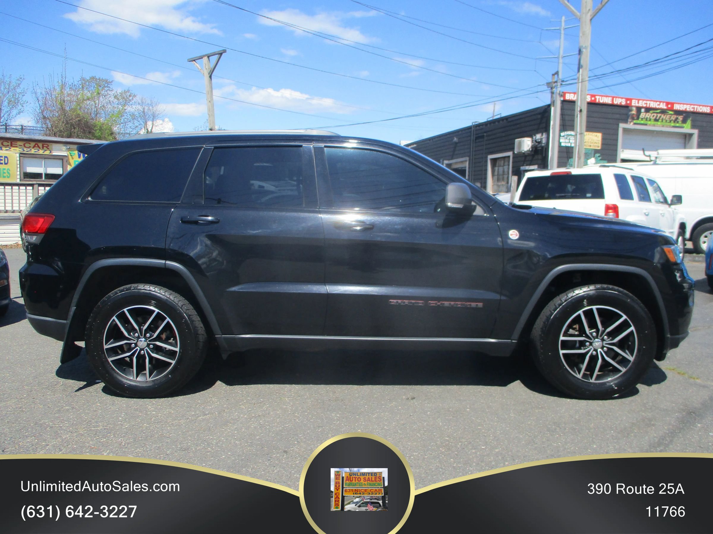 Used 2018 Jeep Grand Cherokee Trailhawk w/ Trailhawk Luxury Group AWD/4WD image 4