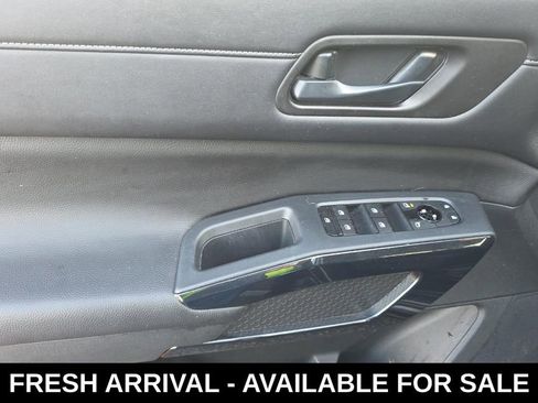 Used 2024 Nissan Pathfinder S image 8