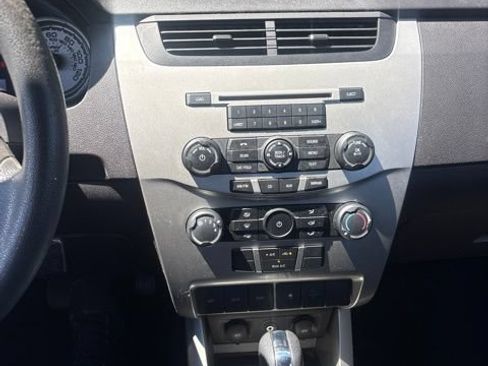 Used 2010 Ford Focus SE FWD image 11
