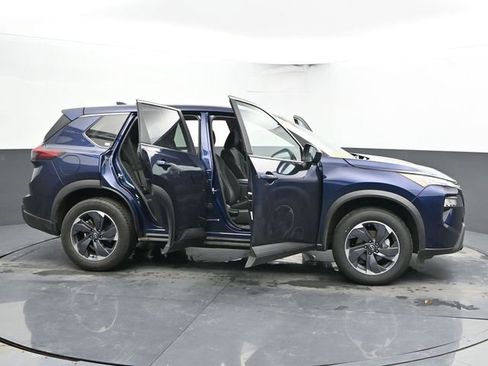Used 2025 Nissan Rogue SV image 50