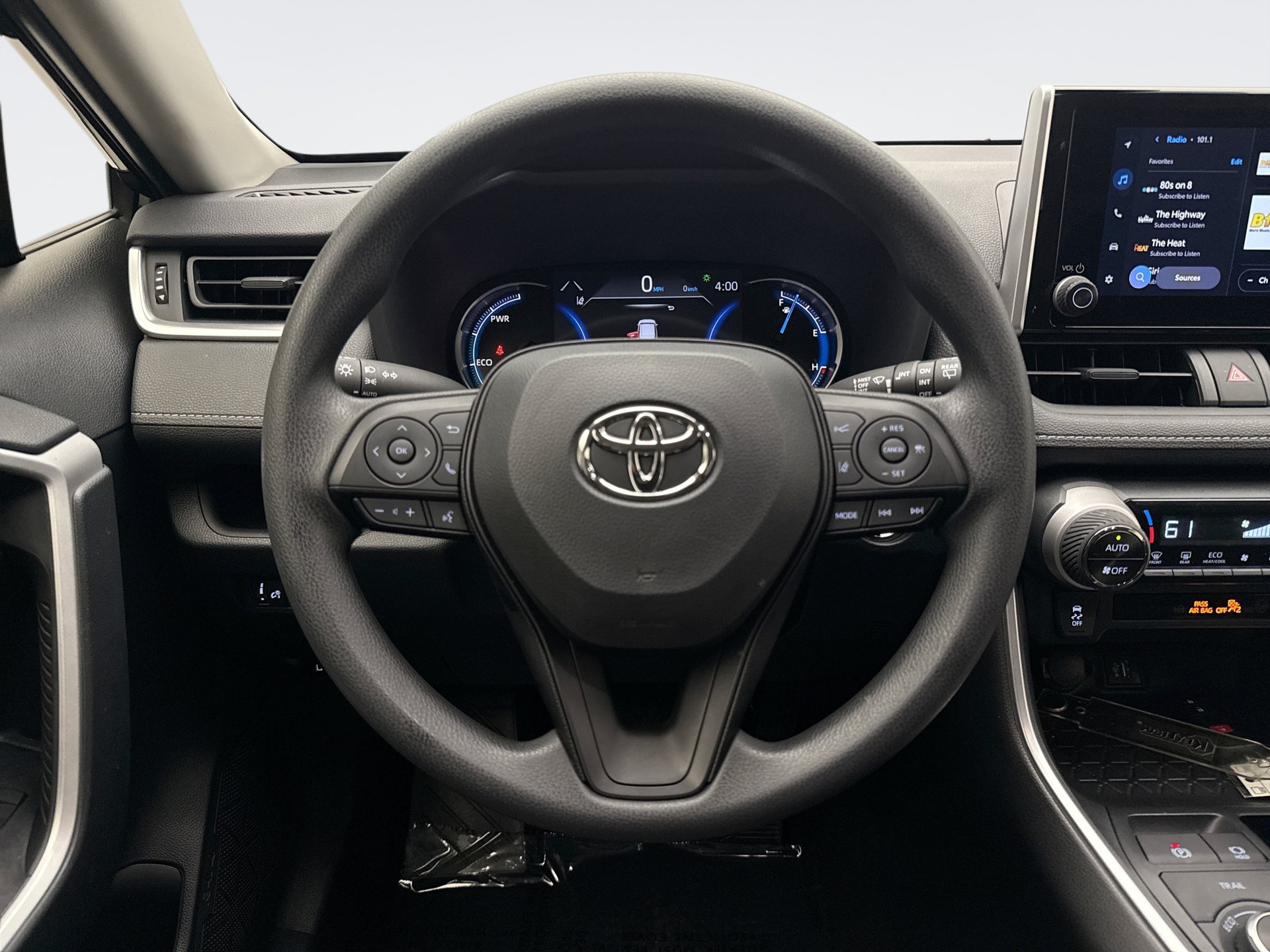 Used 2025 Toyota RAV4 XLE AWD/4WD image 12