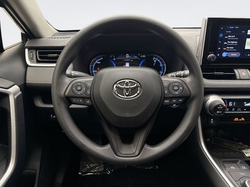 Used 2025 Toyota RAV4 XLE AWD/4WD image 12