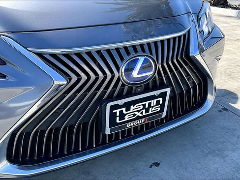 Used 2020 Lexus ES 300h w/ Accessory Package image 30