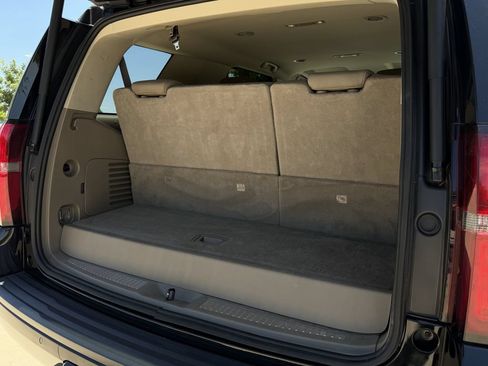 Used 2019 Chevrolet Tahoe LT w/ Luxury Package RWD image 27