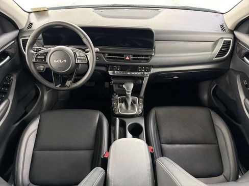 Used 2025 Kia Seltos EX w/ EX Sunroof Package AWD/4WD image 16
