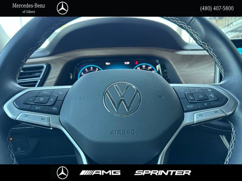 Used 2025 Volkswagen Atlas SE FWD image 31