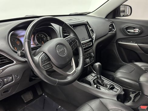 Used 2019 Jeep Cherokee Limited image 8