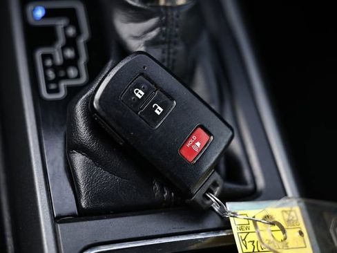 Used 2019 Toyota Tacoma TRD Sport image 18