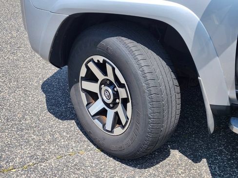 Used 2015 Toyota 4Runner SR5 AWD/4WD image 31