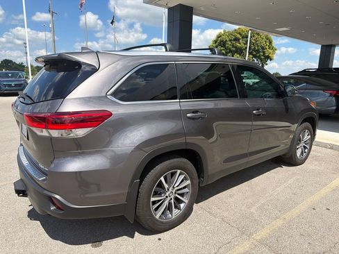 Used 2019 Toyota Highlander XLE AWD/4WD image 9
