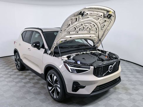 Used 2026 Volvo XC40 B4 Plus w/ Protection Package Premier FWD image 34