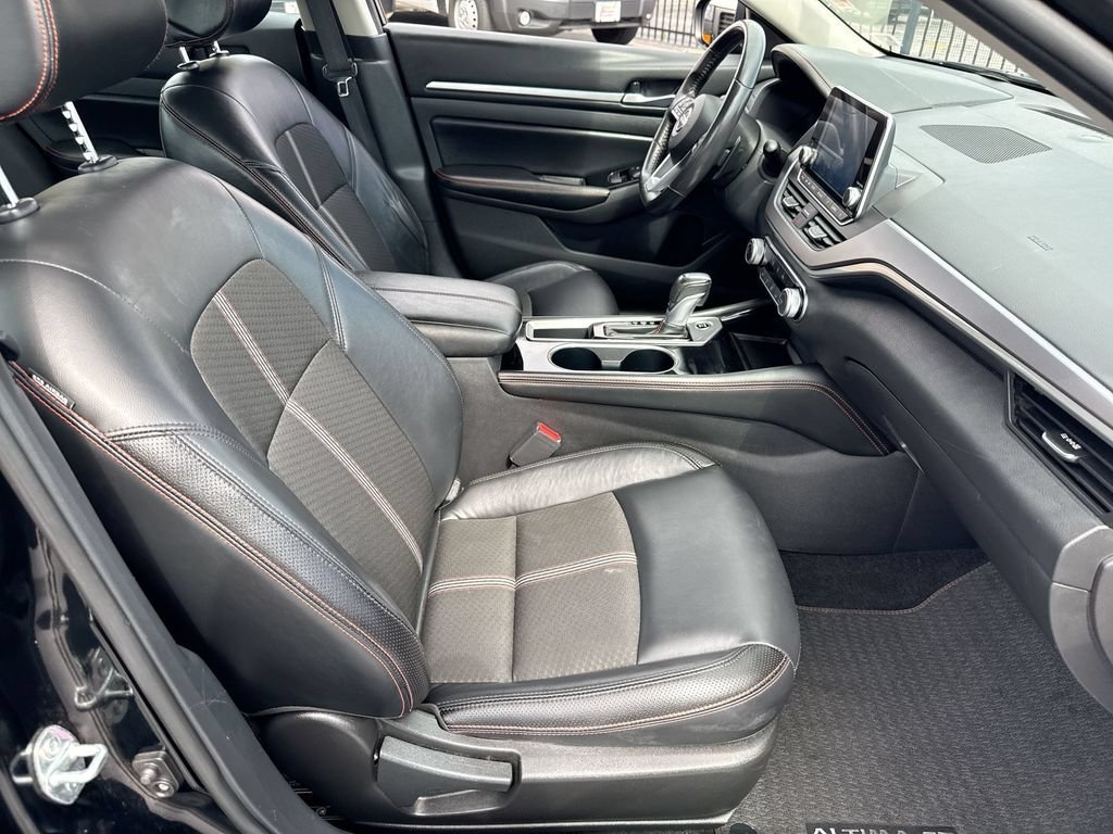 Used 2024 Nissan Altima 2.5 SR FWD image 29