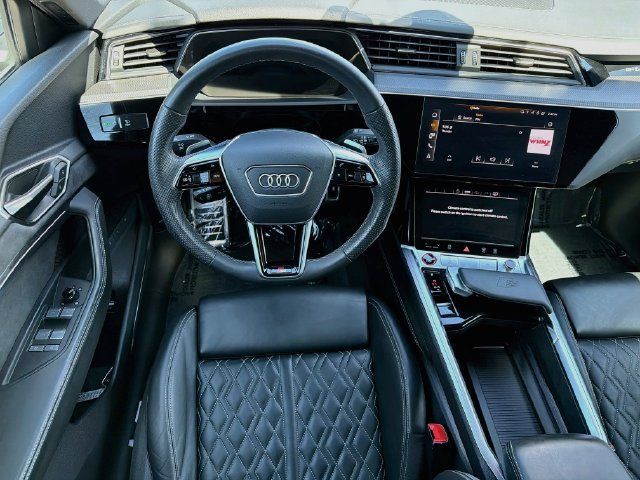 Used 2024 Audi SQ8 e-tron Premium Plus AWD/4WD image 17