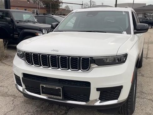 Used 2023 Jeep Grand Cherokee L Laredo image 29