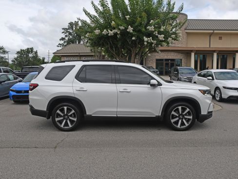 Used 2023 Honda Pilot Touring image 5