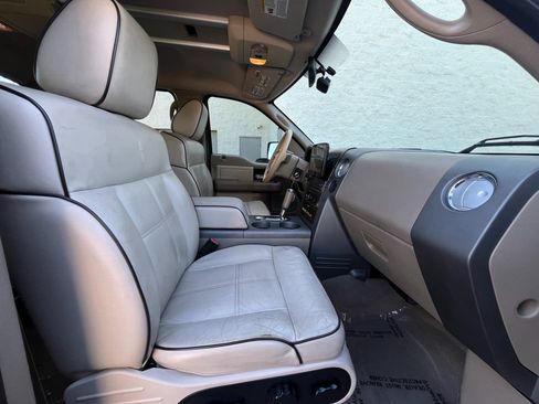 Used 2006 Lincoln Mark LT 4x4 image 24