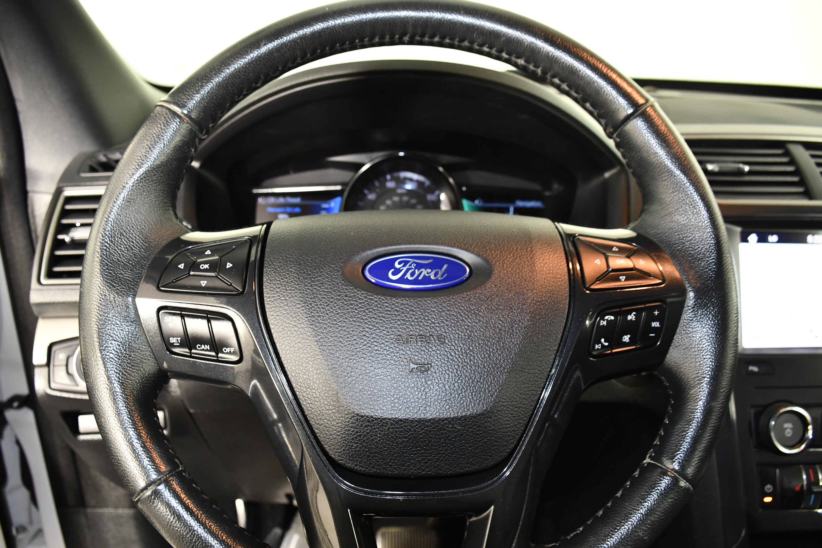 Used 2019 Ford Explorer XLT w/ Equipment Group 202A AWD/4WD image 19