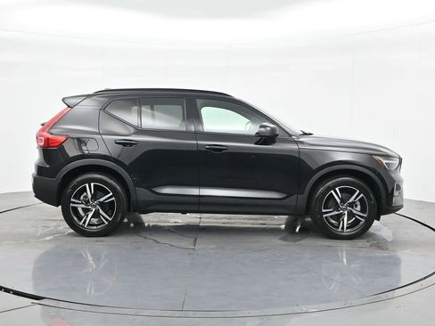 Used 2024 Volvo XC40 B5 Core AWD/4WD image 4