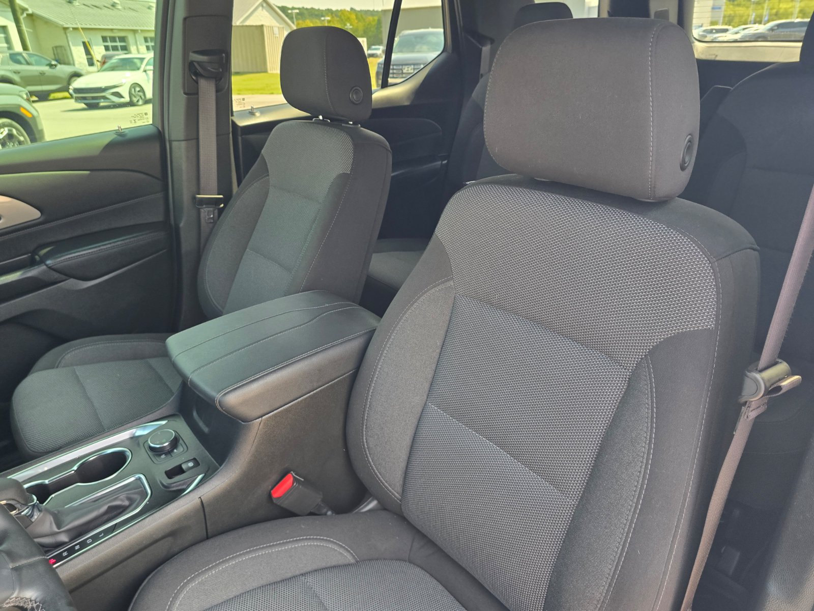 Used 2023 Chevrolet Traverse LT FWD image 14