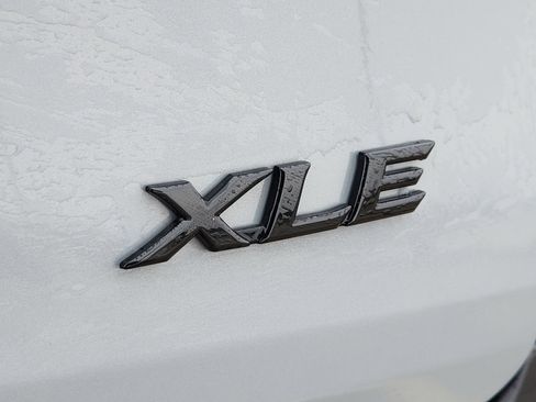 Used 2025 Toyota Sienna XLE Woodland Edition image 13