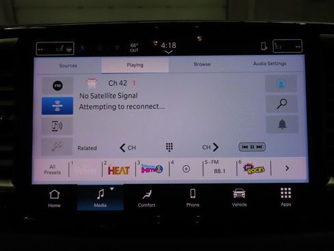 Used 2025 Chrysler Pacifica Select FWD image 17