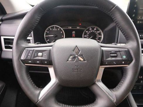 Used 2025 Mitsubishi Outlander SE AWD/4WD image 12