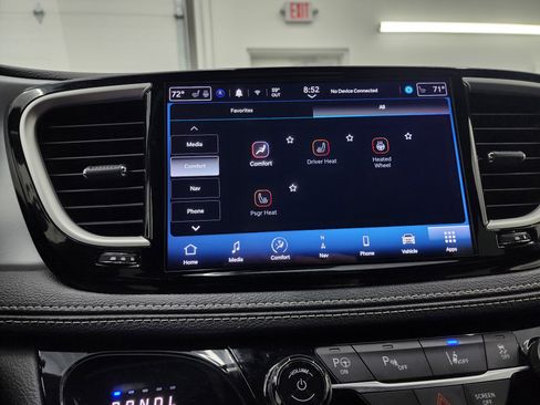 Used 2024 Chrysler Pacifica Limited image 60