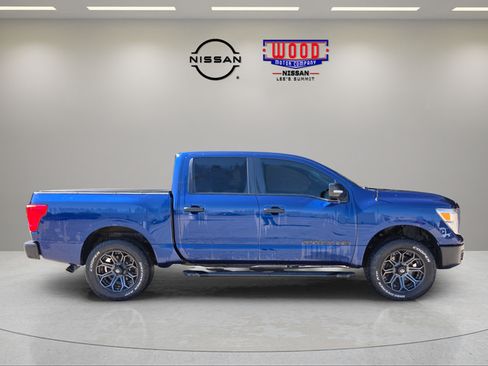 Used 2019 Nissan Titan SV AWD/4WD image 2