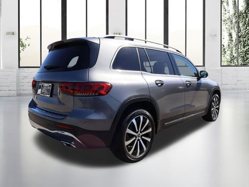 Used 2022 Mercedes-Benz GLB 250 w/ Premium Package Lite image 5