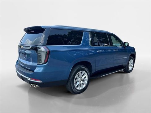 Used 2025 Chevrolet Suburban Premier AWD/4WD image 5