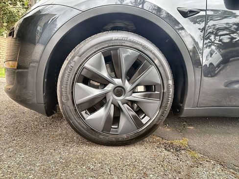 Used 2024 Tesla Model Y Long Range image 19