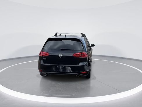 Used 2017 Volkswagen Golf S image 7