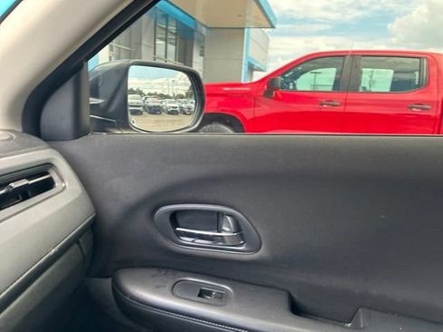 Used 2016 Honda HR-V LX image 11