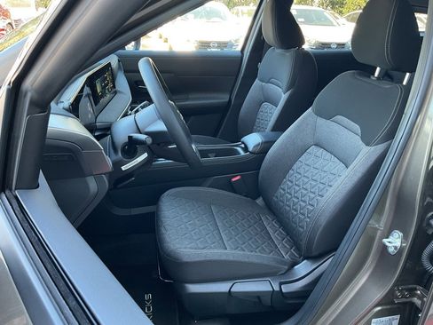 Used 2025 Nissan Kicks SV image 14