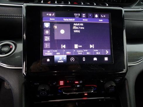 Used 2023 Jeep Grand Cherokee Altitude image 14