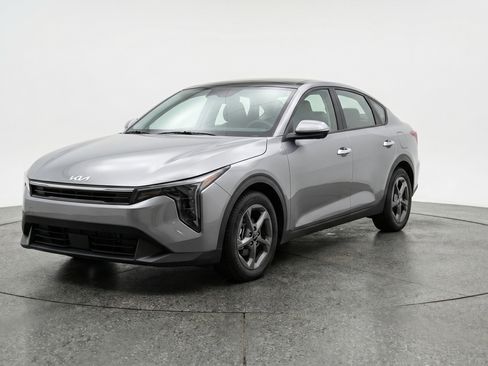 Used 2025 Kia K4 LXS image 3