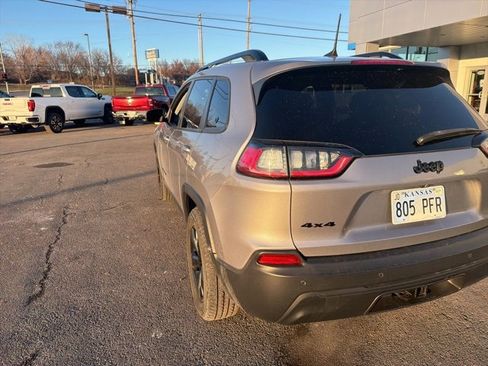 Used 2019 Jeep Cherokee Latitude Plus image 13