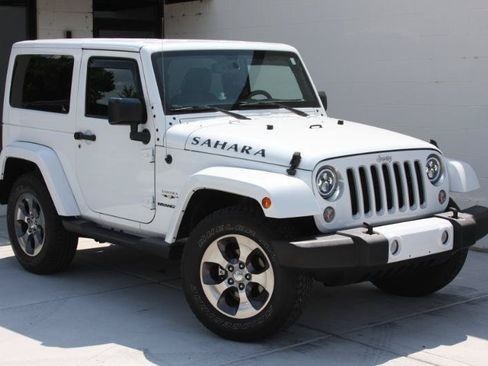 Used 2016 Jeep Wrangler Sahara AWD/4WD image 3