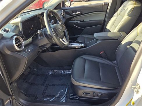 Certified 2025 Chevrolet Trax ACTIV w/ Driver Confidence Package image 12