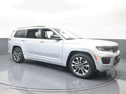 Used 2024 Jeep Grand Cherokee L Overland w/ Advanced Protech Group III image 8