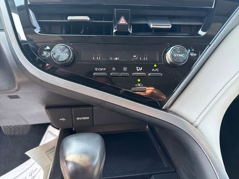 Used 2022 Toyota Camry SE image 23